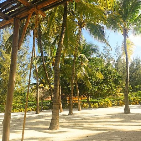 Zumzum Beach House Bed & Breakfast Kinondo Luaran gambar
