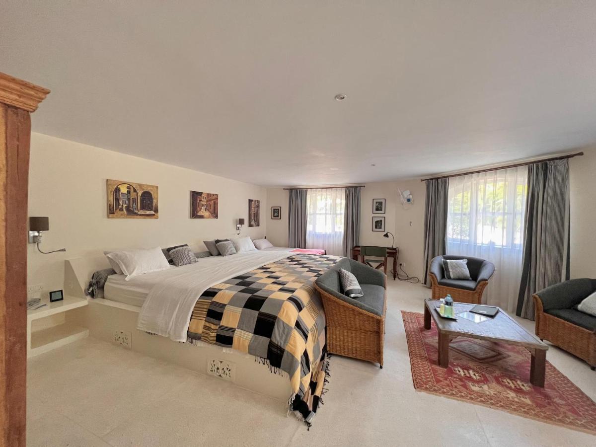 Zumzum Beach House Bed & Breakfast Kinondo Luaran gambar